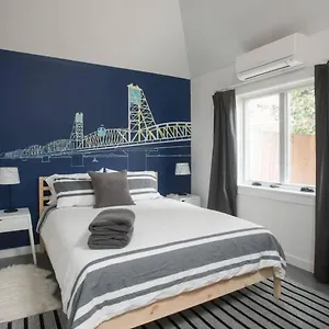  Holiday home The Hawthorne Hideaway