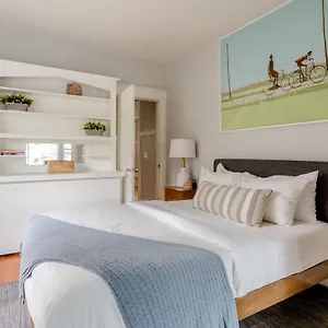  Apartment Colletion - Classic - Parks, Eateries & Local Shops